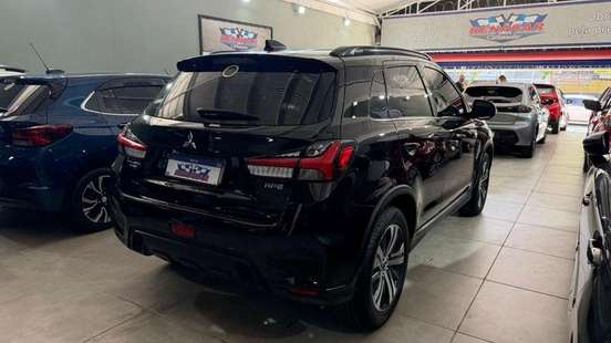 MITSUBISHI-OUTLANDER-2021