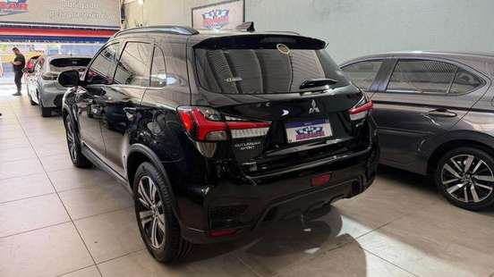 MITSUBISHI-OUTLANDER-2021