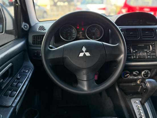 MITSUBISHI-PAJERO TR4-2010