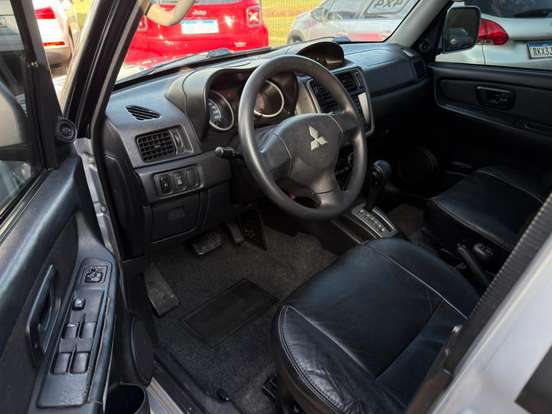 MITSUBISHI-PAJERO TR4-2.0 4X4 16V 140CV FLEX 4P AUTOMÁTICO MITSUBISHI-PAJERO TR4-2010