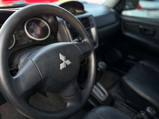 MITSUBISHI-PAJERO TR4-2.0 4X4 16V 140CV FLEX 4P AUTOMÁTICO MITSUBISHI-PAJERO TR4-2010