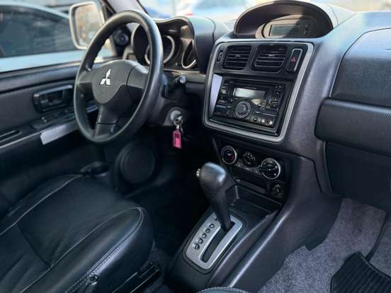 MITSUBISHI-PAJERO TR4-2010