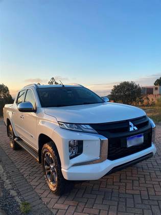 MITSUBISHI L200 TRITON 2.4 16V TURBO DIESEL SPORT HPE-S CD 4P 4X4 AUTOMÁTICO