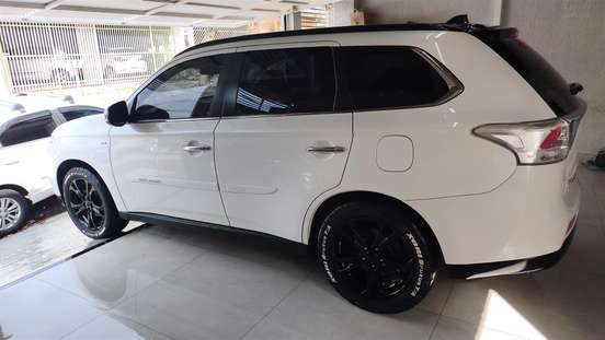 MITSUBISHI-OUTLANDER-2014