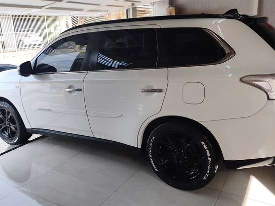 MITSUBISHI-OUTLANDER-3.0 GT 4X4 V6 24V GASOLINA 4P AUTOMÁTICO MITSUBISHI-OUTLANDER-2014