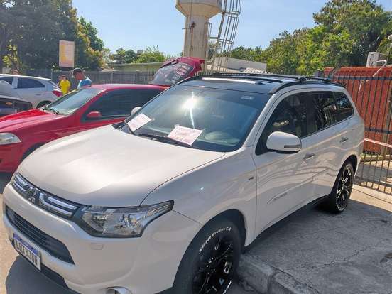MITSUBISHI-OUTLANDER-3.0 GT 4X4 V6 24V GASOLINA 4P AUTOMÁTICO MITSUBISHI-OUTLANDER-2014