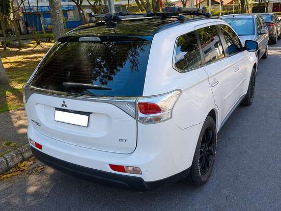 MITSUBISHI-OUTLANDER-3.0 GT 4X4 V6 24V GASOLINA 4P AUTOMÁTICO MITSUBISHI-OUTLANDER-2014