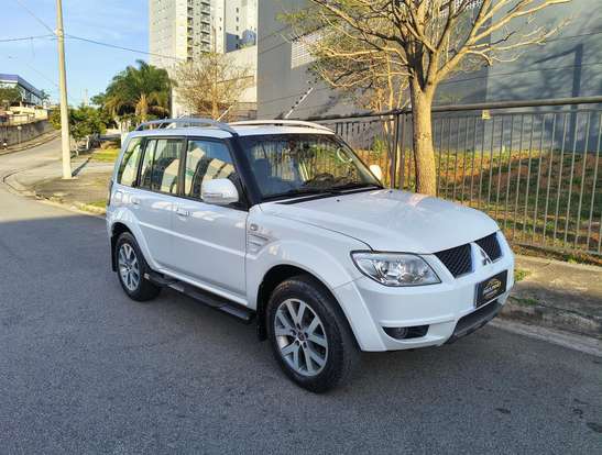 MITSUBISHI-PAJERO TR4-2015