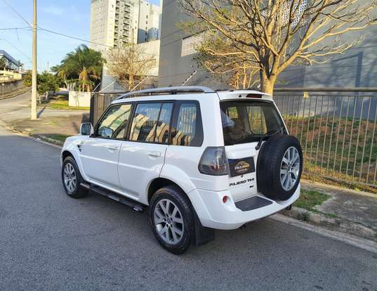 MITSUBISHI-PAJERO TR4-2015