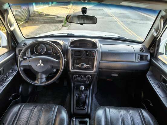 MITSUBISHI-PAJERO TR4-2015