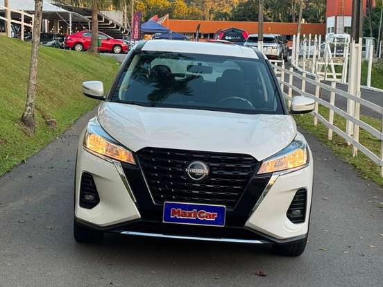 NISSAN-KICKS-2023