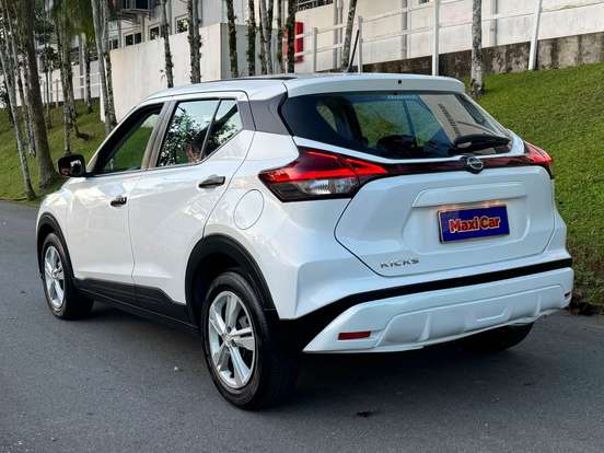 NISSAN-KICKS-2023