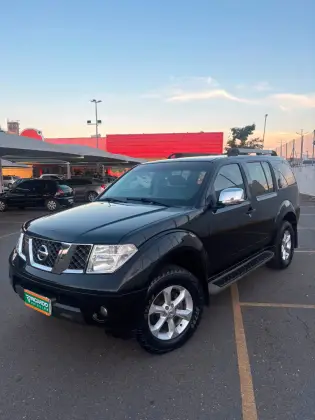 NISSAN PATHFINDER 4.0 SE 4X4 V6 24V GASOLINA 4P AUTOMÁTICO NISSAN PATHFINDER 4.0 SE 4X4 V6 24V GASOLINA 4P AUTOMÁTICO