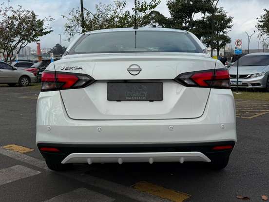 NISSAN-VERSA-2024