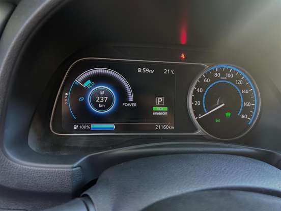 NISSAN-LEAF-2019
