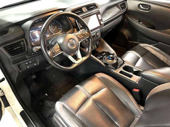 NISSAN-LEAF-2019
