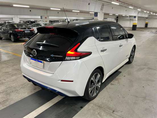 NISSAN-LEAF-2019