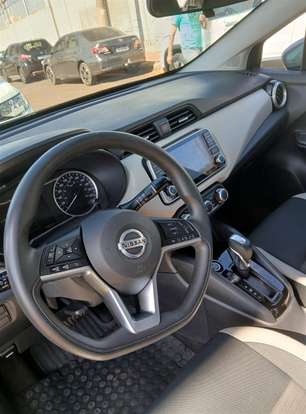 NISSAN-VERSA-2020