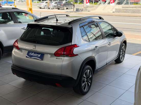 PEUGEOT-2008-2021