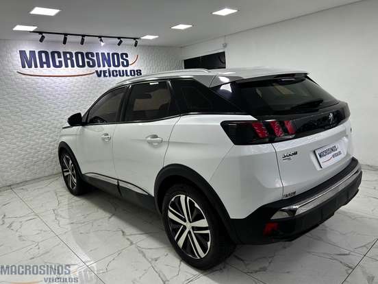 PEUGEOT-3008-2017