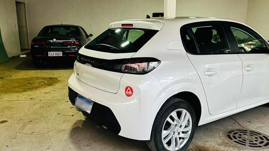 PEUGEOT-208-2022