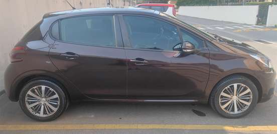 PEUGEOT-208-2019