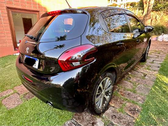 PEUGEOT-208-2020
