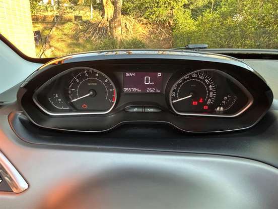 PEUGEOT-208-2020