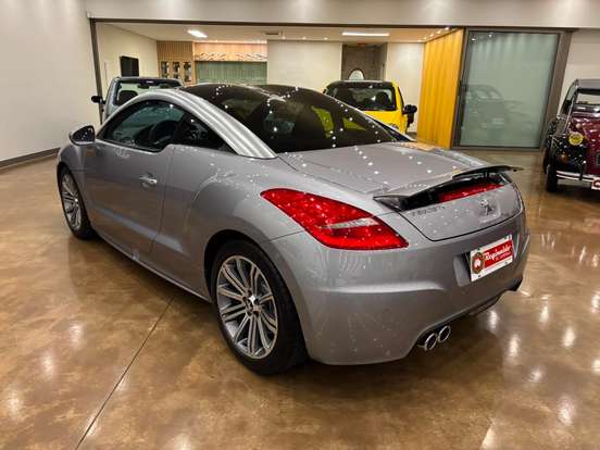 PEUGEOT-RCZ-2011