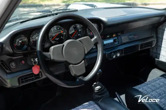 PORSCHE-911-1975