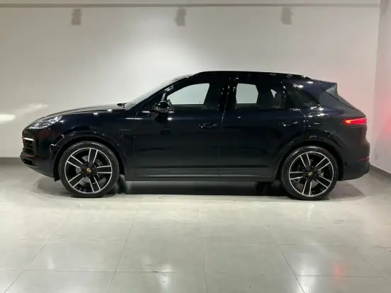 PORSCHE-CAYENNE-2021
