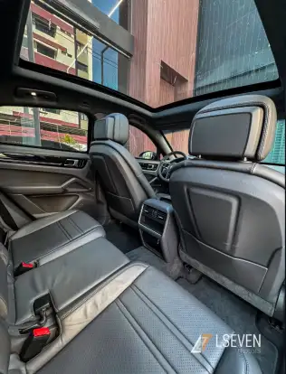 PORSCHE-CAYENNE-2021