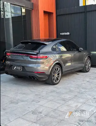 PORSCHE-CAYENNE-2021
