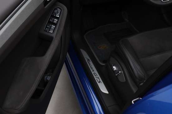 PORSCHE-MACAN-2016