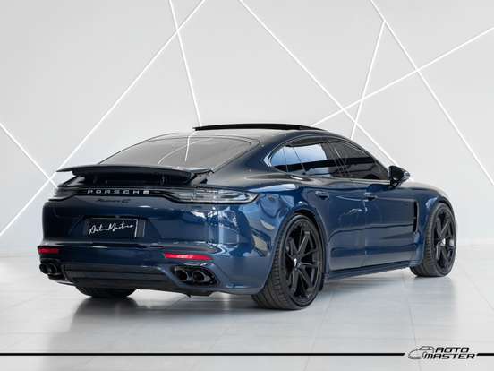 PORSCHE-PANAMERA-2023