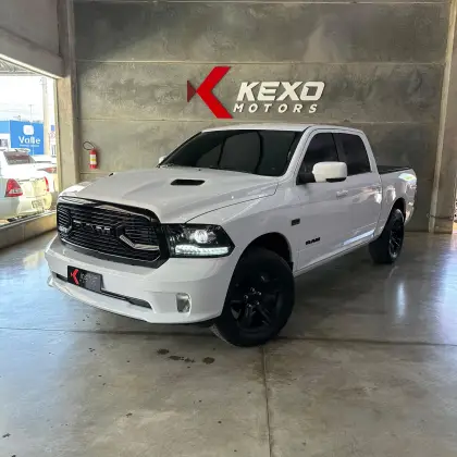 RAM CLASSIC 5.7 V8 GASOLINA LARAMIE CD 4X4 AUTOMÁTICO
