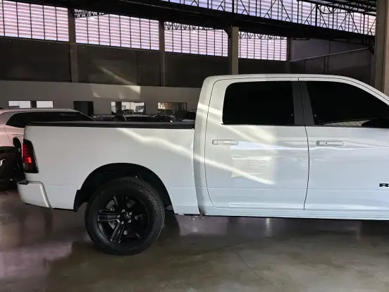 RAM-CLASSIC-5.7 V8 GASOLINA LARAMIE CD 4X4 AUTOMÁTICO RAM-CLASSIC-2022