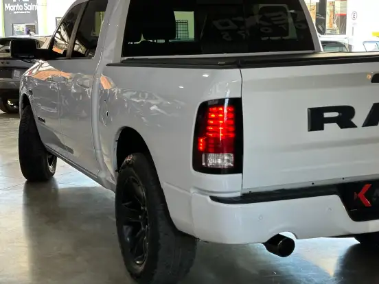 RAM-CLASSIC-5.7 V8 GASOLINA LARAMIE CD 4X4 AUTOMÁTICO RAM-CLASSIC-2022