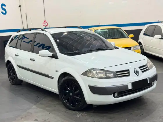 RENAULT MEGANE 1.6 DYNAMIQUE GRAND TOUR 16V FLEX 4P MANUAL RENAULT MEGANE 1.6 DYNAMIQUE GRAND TOUR 16V FLEX 4P MANUAL