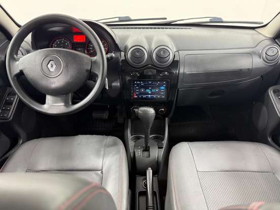 RENAULT-SANDERO-2012