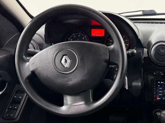RENAULT-SANDERO-2012