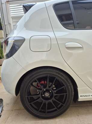 RENAULT-SANDERO-2017