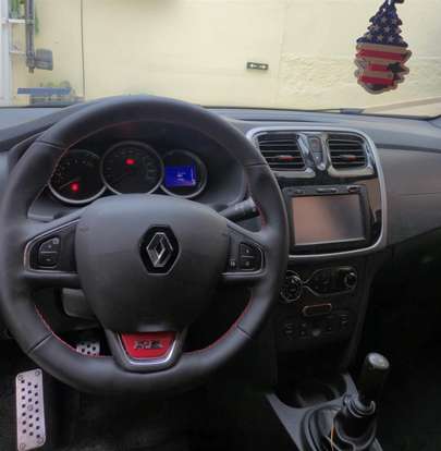 RENAULT-SANDERO-2017