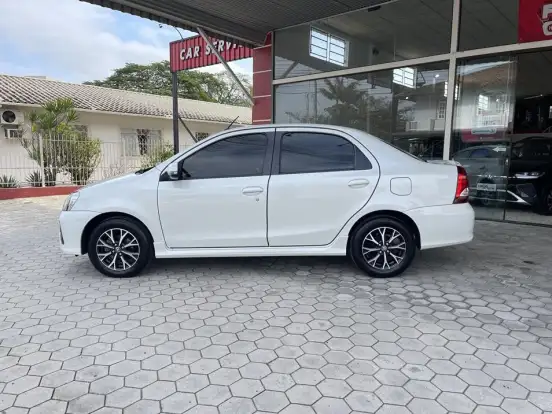 TOYOTA-ETIOS-2018