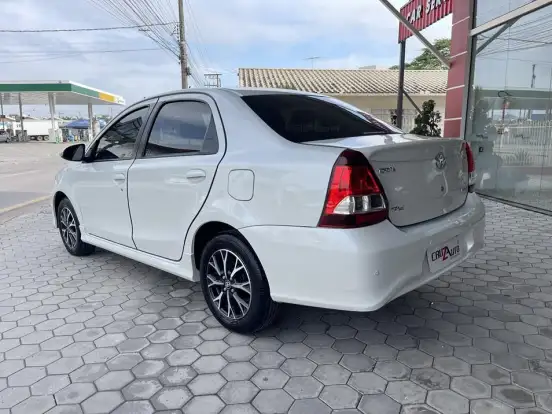 TOYOTA-ETIOS-2018