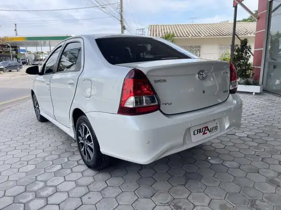 TOYOTA-ETIOS-2018