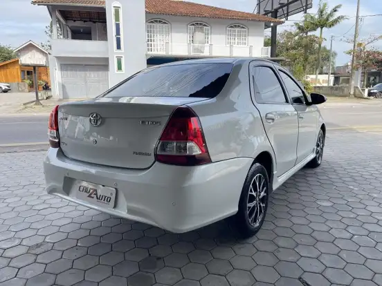 TOYOTA-ETIOS-1.5 PLATINUM SEDAN 16V FLEX 4P AUTOMÁTICO TOYOTA-ETIOS-2018