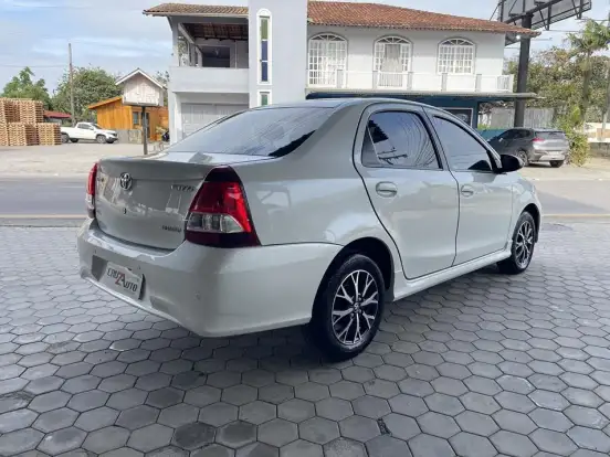 TOYOTA-ETIOS-2018