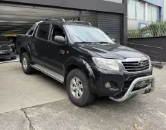 TOYOTA HILUX 2.7 SR 4X2 CD 16V FLEX 4P AUTOMÁTICO TOYOTA HILUX 2.7 SR 4X2 CD 16V FLEX 4P AUTOMÁTICO