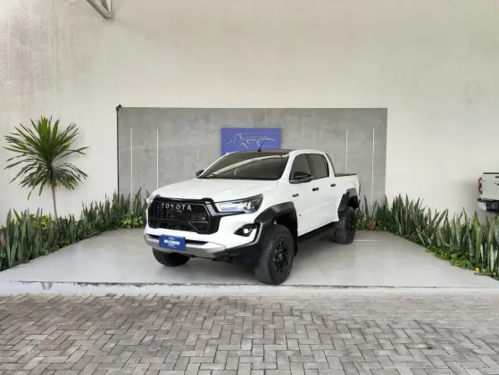 TOYOTA HILUX 2.8 D-4D TURBO DIESEL CD GR-S 4X4 AUTOMÁTICO